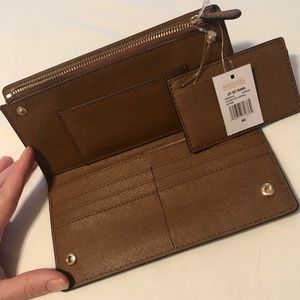 NWT Michael Kors Jetset Travel Leather Wallet
